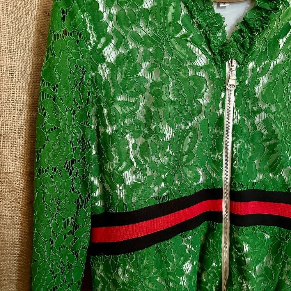 Beautiful Kelly green 💚 lace dress with navy and red ribbed band/zips in front! - Picture 7 of 8
